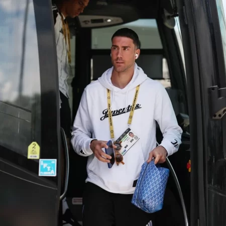 Juventus rối ren vì Vlahovic