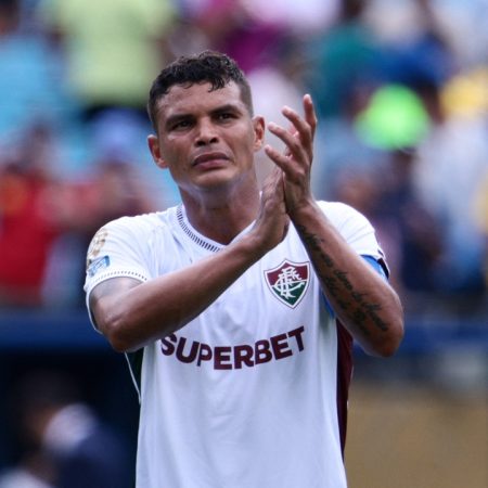Thiago Silva bật khóc