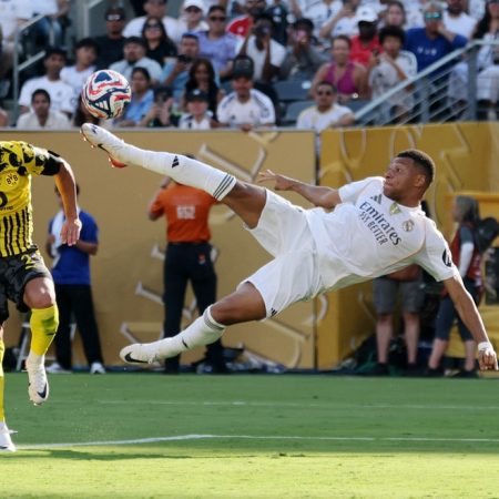 Mbappe lập siêu phẩm trong ngày Real vào bán kết Club World Cup