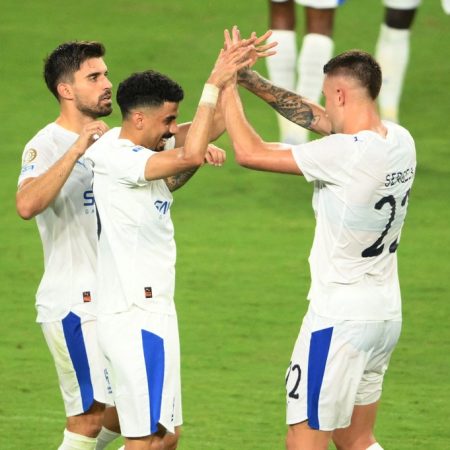 Ngạo nghễ Al Hilal