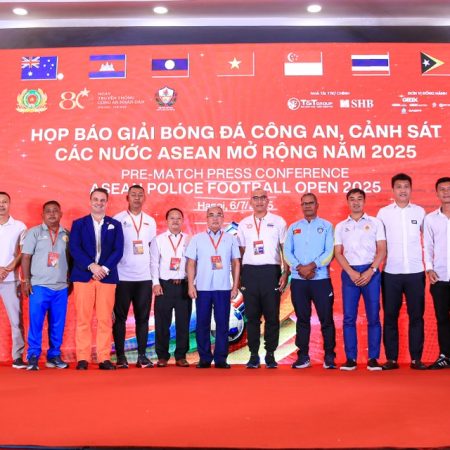 Loạt cựu tuyển thủ Việt Nam đá Giải bóng đá Công an ASEAN mở rộng_1