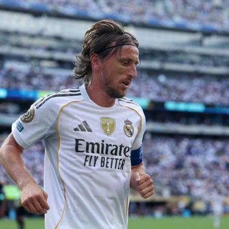 Modric có bến đỗ mới_1