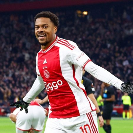 Quyết định gây phẫn nộ của Ajax