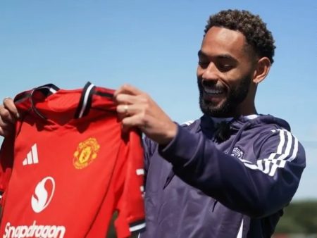 Phản ứng của Cunha khi lấy số áo từ Rashford