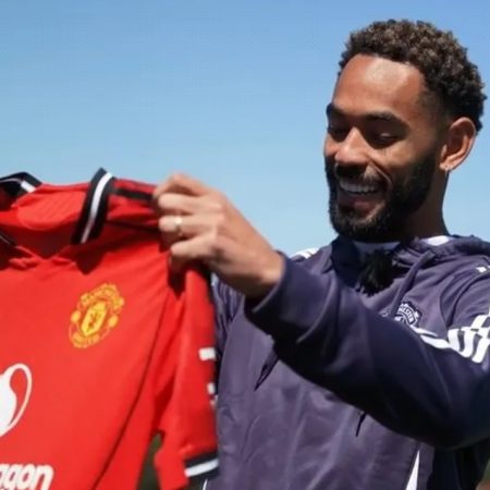 Phản ứng của Cunha khi lấy số áo từ Rashford