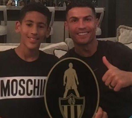 MU trao số áo lịch sử cho ‘Kid Messi’