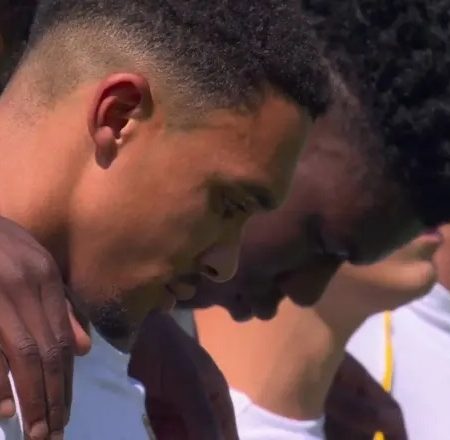 Trent nghẹn ngào trong phút mặc niệm Diogo Jota_1