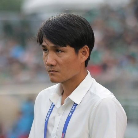 Đội của Công Phượng chia tay HLV