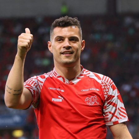 Tân binh Premier League đổi đời